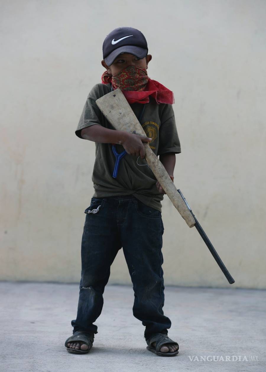 $!Niños con armas, imágenes de un México olvidado