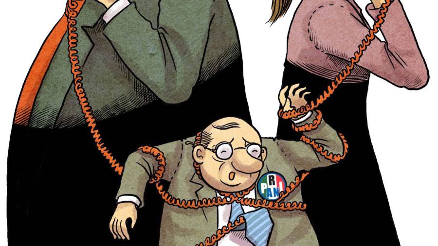 Opositores exhibidos