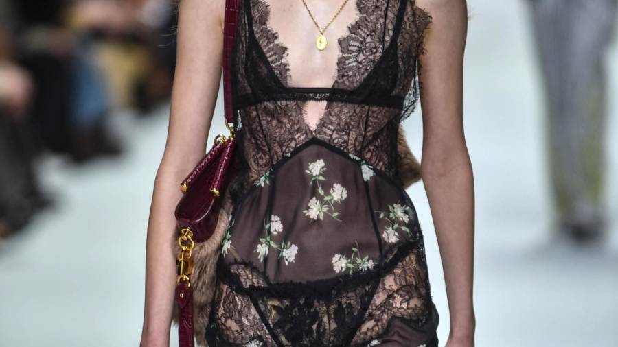 Hay firmas que hacen del encaje un sello, como Dolce &amp; Gabbana.