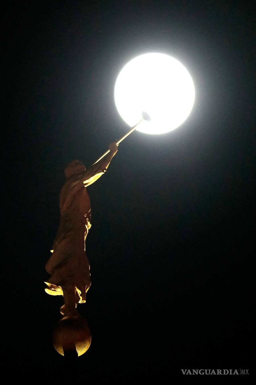 $!Así luce la 'Súper Luna' en el mundo, las primeras fotos