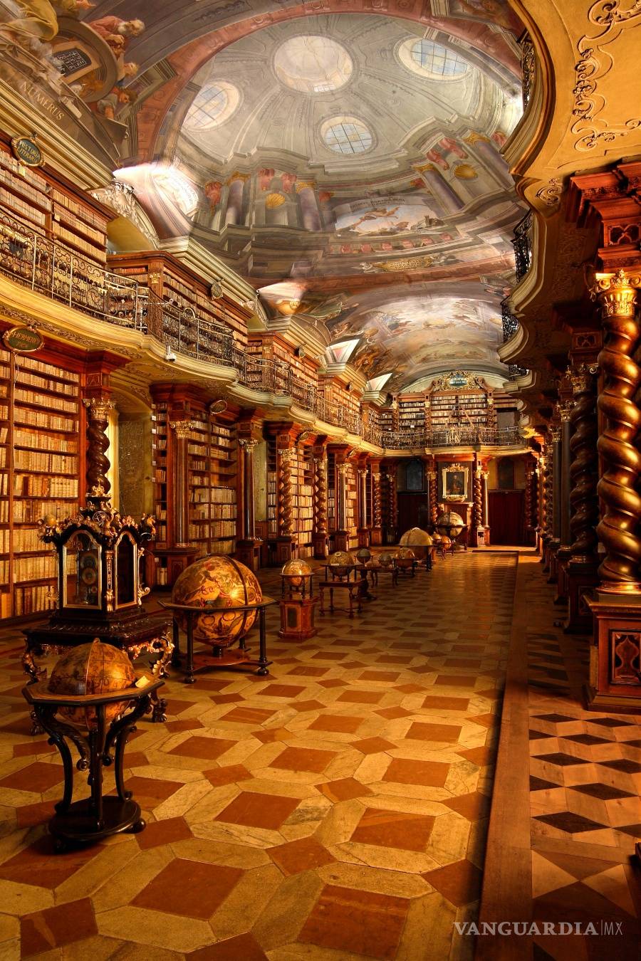 $!Biblioteca Klementinum en Praga es considerada la más bella del mundo