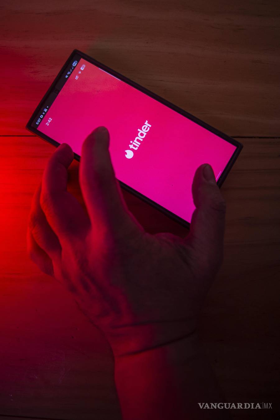 $!Buscar una pareja a través de una aplicación incrementa la exposición a fraudes, suplantaciones y otros delitos.