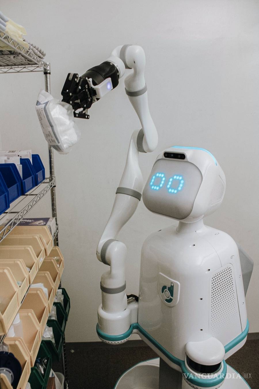 $!Robots, héroes anónimos en los hospitales contra la batalla contra el COVID-19