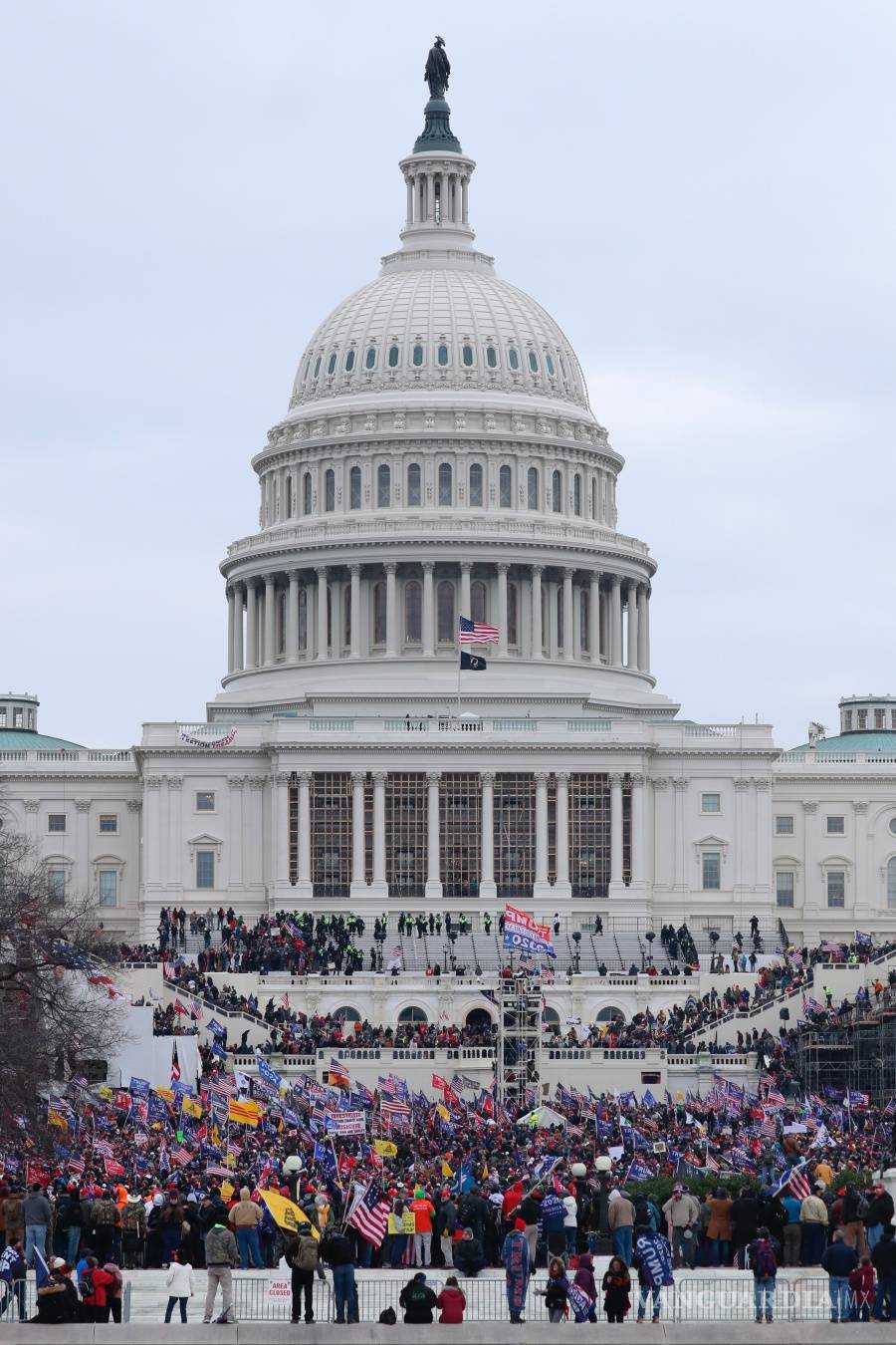 $!Asalto al Capitolio, un día histórico y lamentable que golpea la democracia en EU (fotos)
