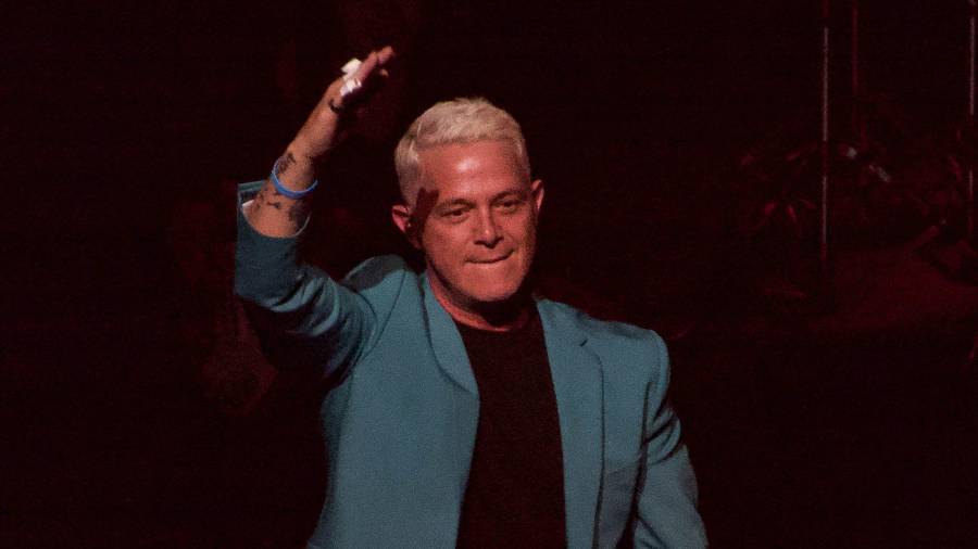 Fiesta. El cantante español llegará con sus grandes éxitos y nuevas canciones a la capital coahuilense.