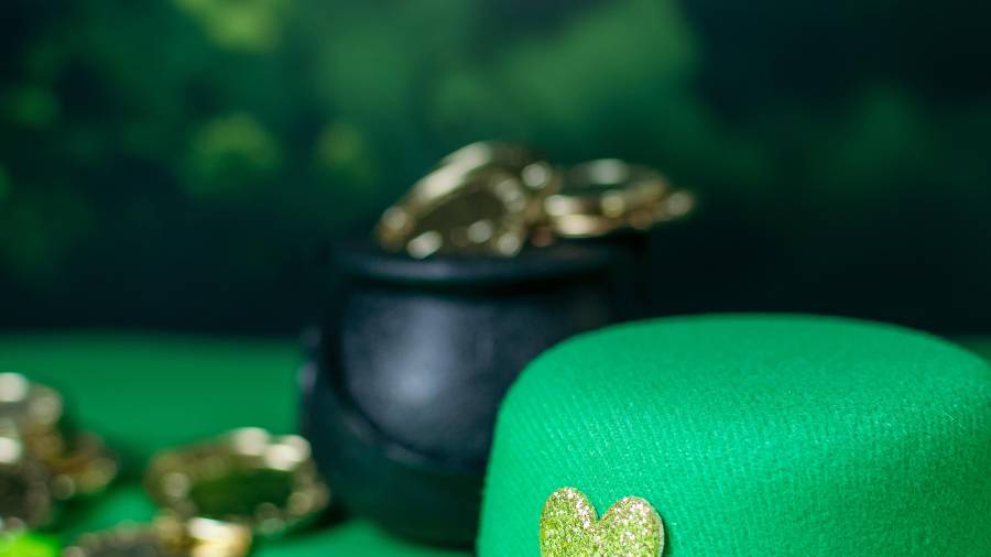 Cada 17 de marzo, el Día de San Patricio se celebra en distintas partes del mundo con música, bebidas y el característico color verde que distingue a la festividad de origen irlandés.