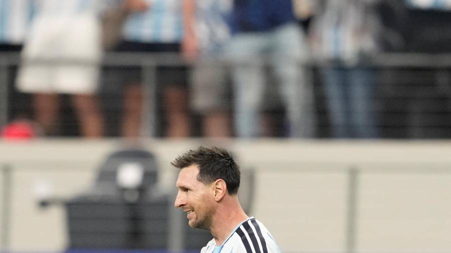 Messi celebra su gol número 17 en las Copas del Mundo.
