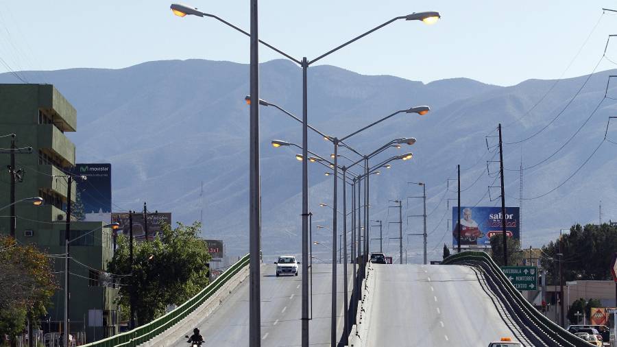 Autoridades municipales informaron que el plan contempla intervenir todo el periférico, una de las vialidades más transitadas, con el objetivo de mejorar la iluminación y reducir el consumo de energía eléctrica.