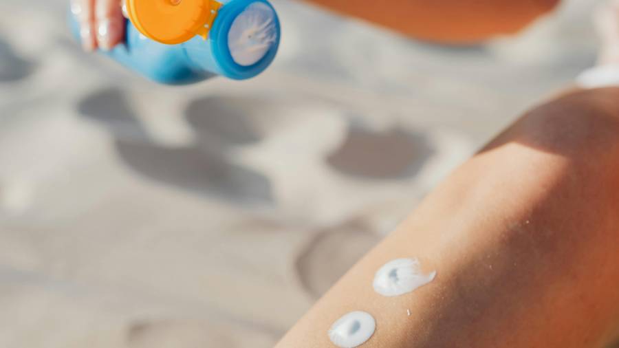 El uso diario de protector solar se ha convertido en una recomendación clave de dermatólogos y especialistas en salud pública.