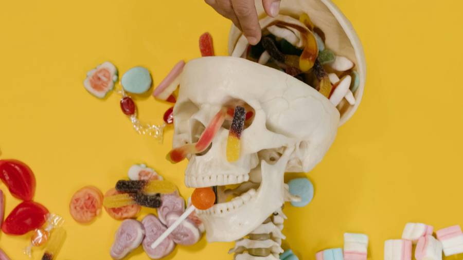 Además de mejorar la alimentación y mantenerse físicamente activo, existen otras acciones que, con el tiempo, se integrarán a tu rutina como hábitos saludables.