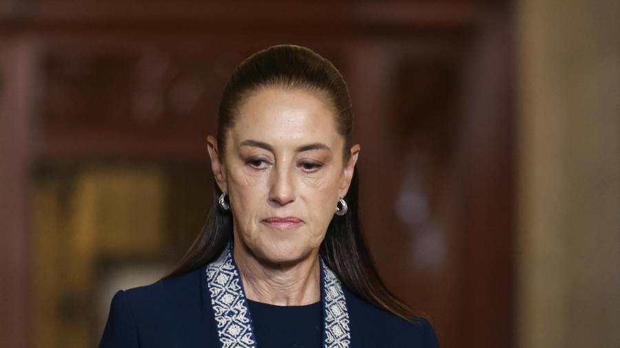 La presidenta de México, Claudia Sheinbaum, asiste a una rueda de prensa en el Palacio Nacional de Ciudad de México (México).