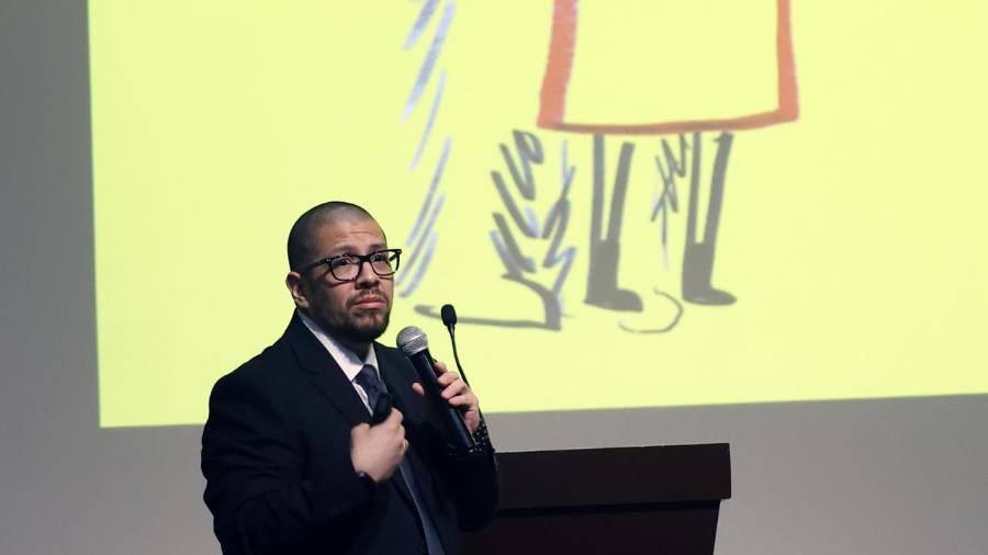 El psiquiatra forense Nicolás Martínez, durante la presentación del estudio ”Entender para prevenir: Factores asociados al delito sexual 2026”, en el Museo Memoria y Tolerancia en la Ciudad de México (México).