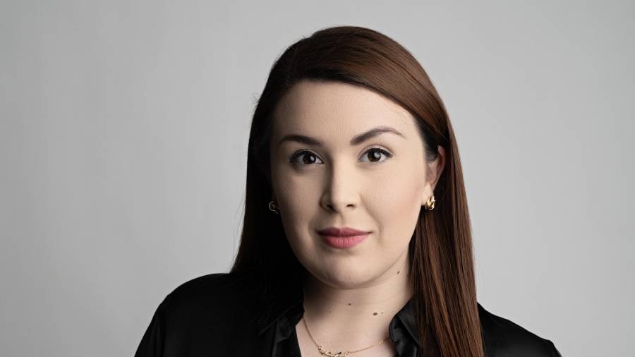 Su trabajo refleja el avance paulatino de las mujeres en áreas financieras y de alta dirección.