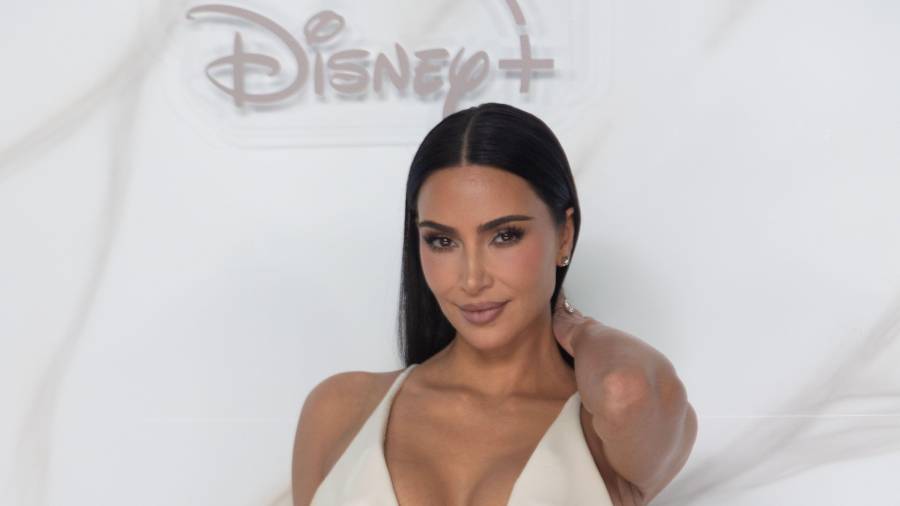 ¡Ni la tormenta las detuvo! Kim Kardashian y el elenco de ‘Todo Vale’ conquistan CDMX