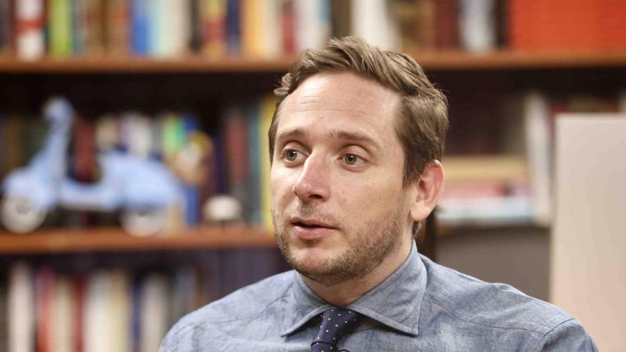 Entrevista con el subsecretario de Salud, Eduardo Clark, en su oficina del edificio sede de la Secretaría de Salud.