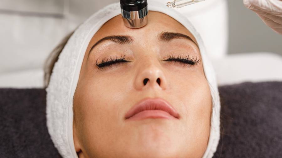 El tratamiento debe llevarse a cabo por un experto para evitar infecciones.