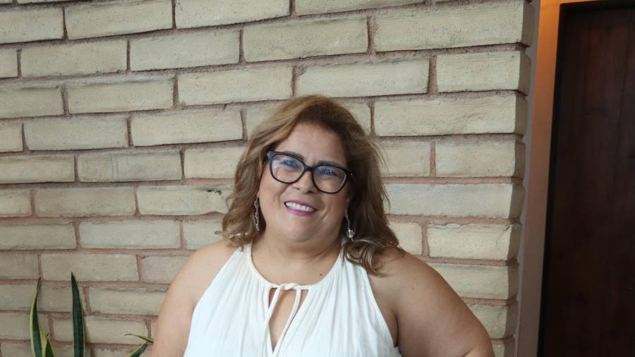 Marcela Rumayor, activista y creadora del proyecto Amor sin tallas, impulsa la reflexión sobre la gordofobia y la discriminación por peso desde la experiencia personal y la concientización social.