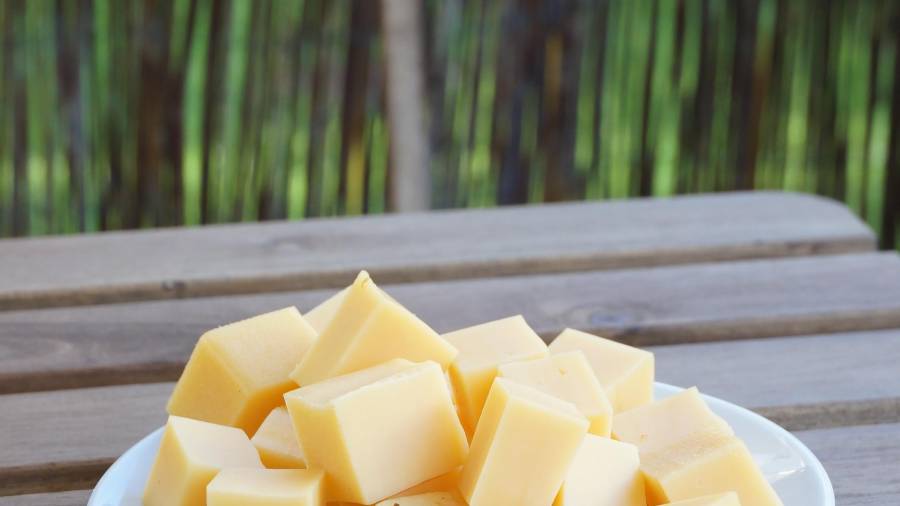 El origen del queso asadero es de Villa Ahumada, Chihuahua. De ahí se extendió a Sonora y Coahuila.