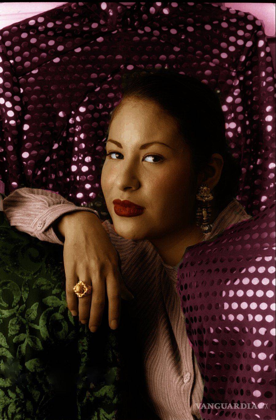 $!Revelaciones sobre anillo que Selena apretó mientras agonizaba