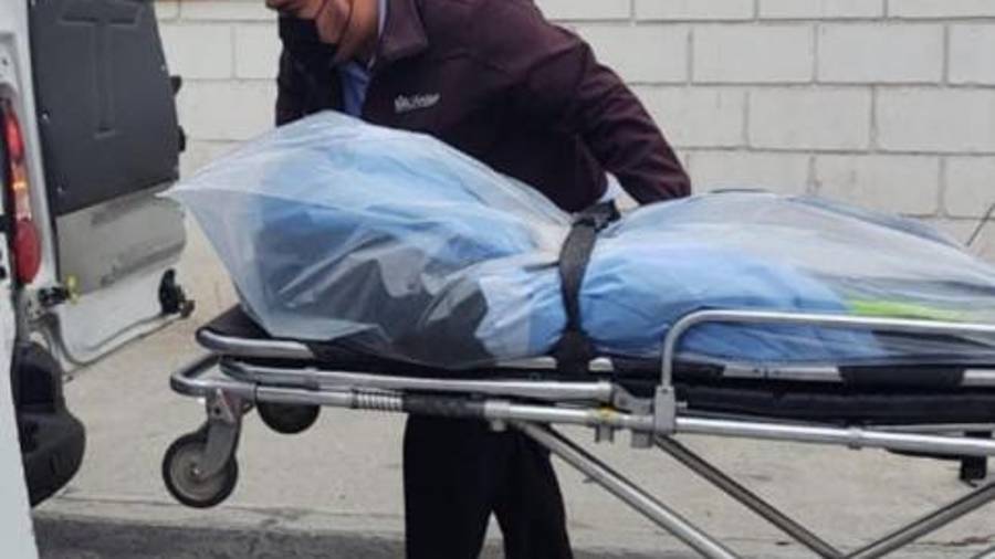 De acuerdo a los datos proporcionados por peritos que acudieron al lugar el varón tenía una edad de entre 50 y 60 años