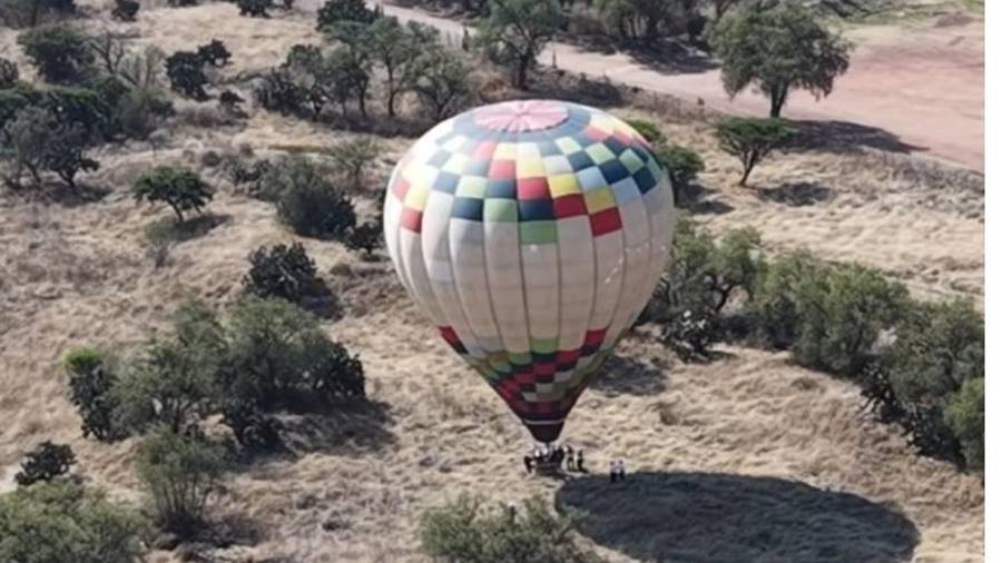 Un globo aerostático aterrizó de emergencia en la zona de las pirámides de Teotihuacán.