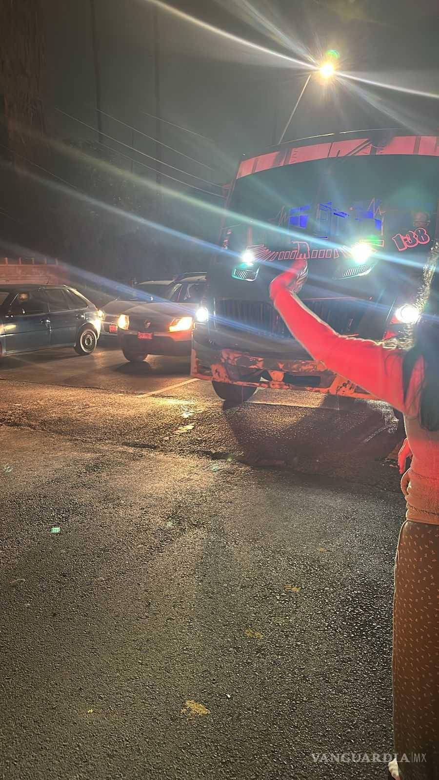 $!Los vecinos del sector expresaron su preocupación por los cambios en el camellón que dificultan la movilidad y acceso en la zona.