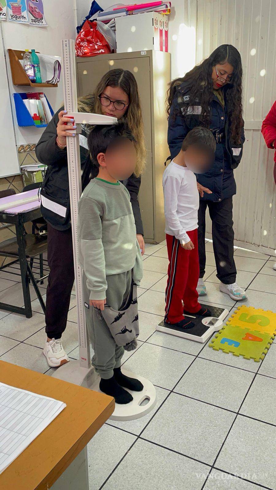 $!Llevan servicios de salud a escuelas primarias con estrategia del IMSS