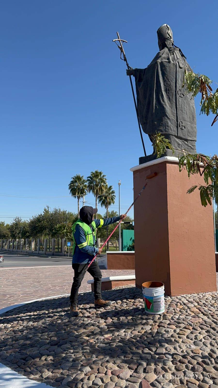 $!El equipo de Mantenimiento Urbano ejecutó los trabajos dentro del Programa Anual de Mantenimiento a Monumentos.