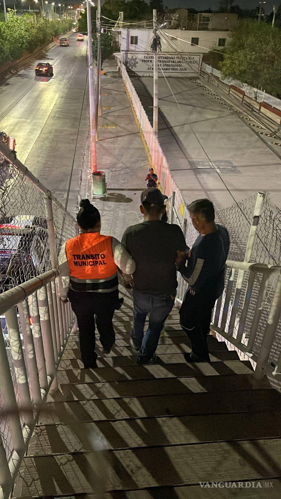 $!Una vez persuadidas, las personas son entregadas a familiares para su resguardo.