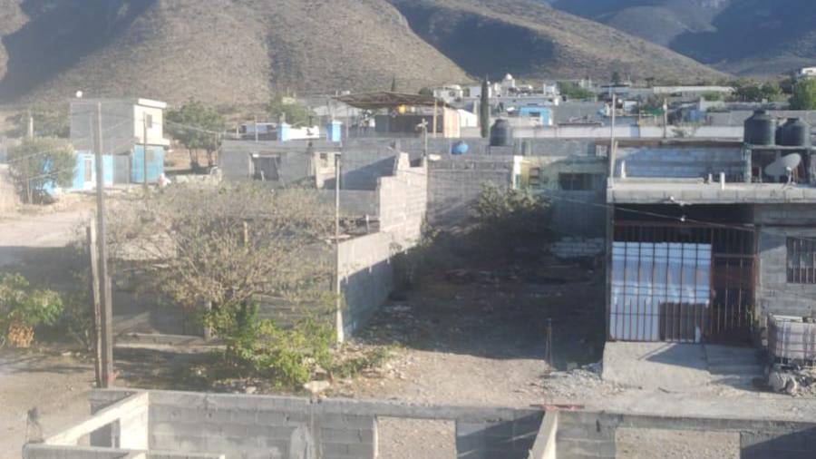 Vecinos de la colonia San Juan acudieron a VANGUARDIA para negar señalamientos sobre presuntos cobros por trámites de regularización y solicitar anonimato.