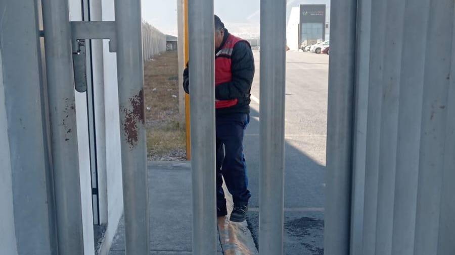 La joven acudió a una entrevista laboral, pero le negaron el acceso por su identidad de género.