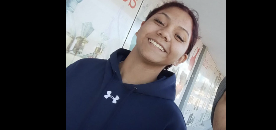 La menor vestía pantalón de mezclilla azul, camiseta verde militar y sudadera negra con la palabra “Reebok” al momento de su desaparición.