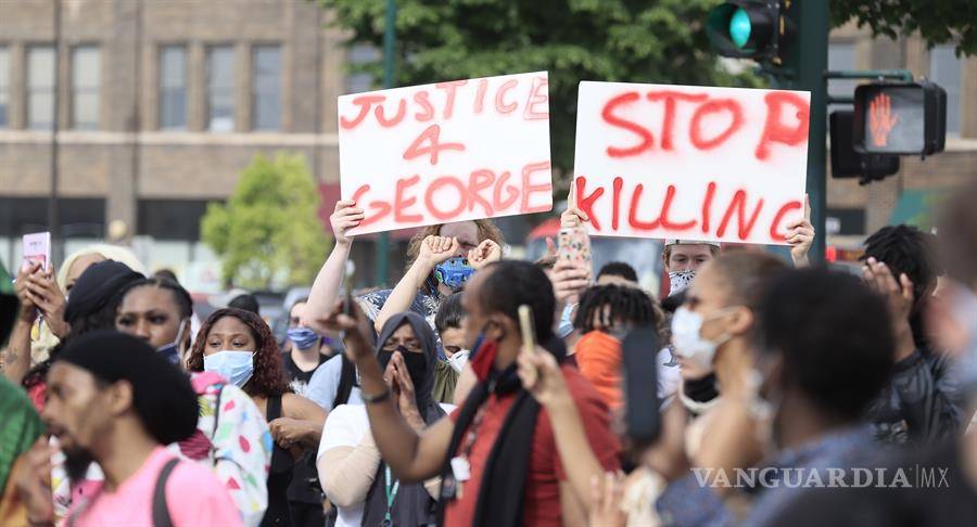 $!Violentas protestas y saqueos en Minneapolis por la muerte de George Floyd por abuso policial (fotos)