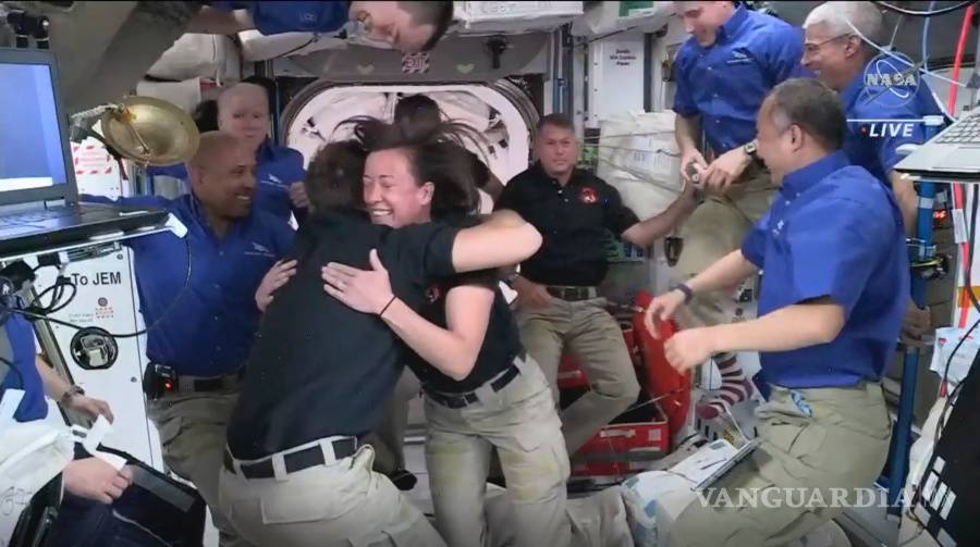 $!Misión Crew-2 termina con éxito y susto su viaje a la Estación Espacial Internacional