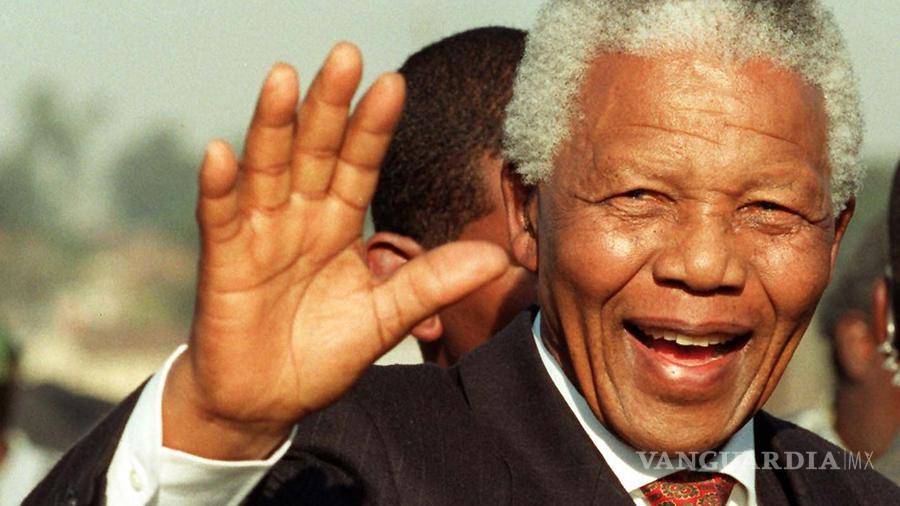 $!Nelson Mandela, un icono de la lucha por la igualdad y la justicia, dejó un legado de sabiduría y esperanza a través de sus palabras.