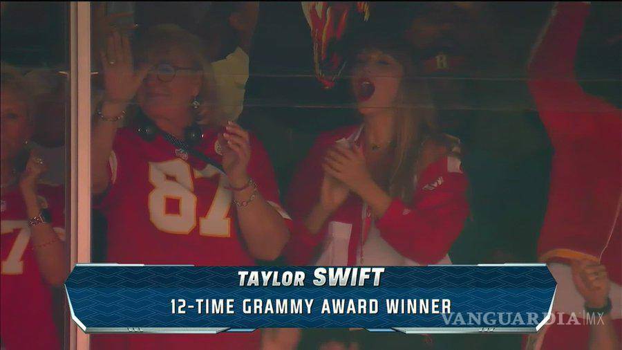 $!Swift se dio cita en el palco de los Chiefs para ver a Kelce jugar ante los Bears.
