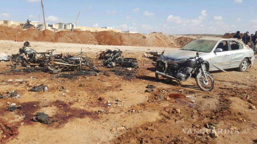 $!Coche bomba mata a 60 personas en aldea siria arrebatada a EI