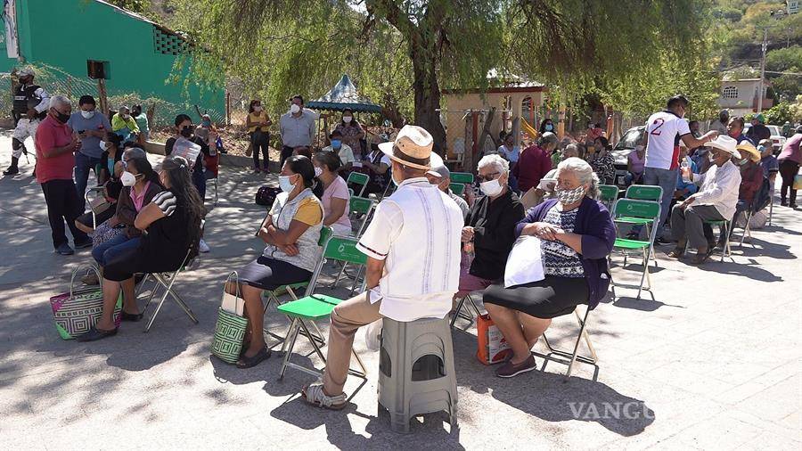 $!Vacunación a adultos mayores llega a los pueblos más recónditos de México