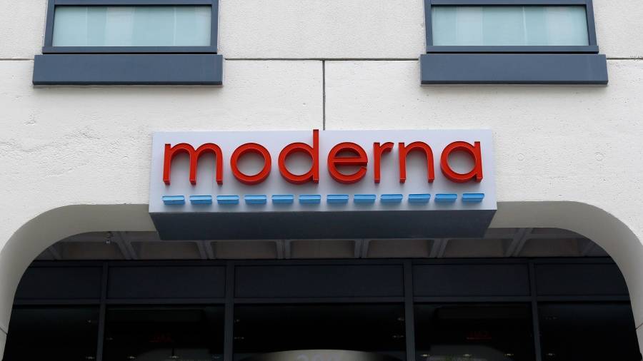 Un letrero indica la entrada a un edificio de Moderna en Cambridge, Massachusetts, el 18 de mayo de 2020.