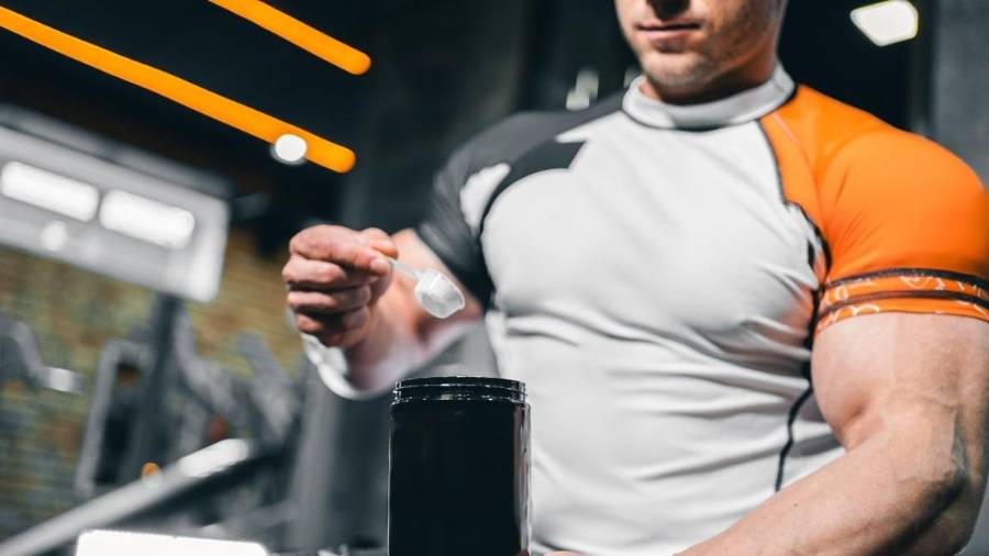 La creatina no solo es popular en el mundo del deporte. Estudios recientes revelan que también cumple funciones clave en el cerebro, influyendo en la memoria, la concentración y el rendimiento cognitivo.