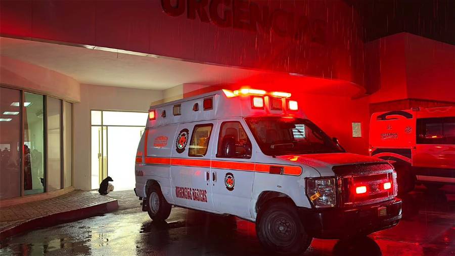 Paramédicos del Cuerpo de Bomberos atendieron el nacimiento de un bebé durante el traslado de su madre al Hospital General de Saltillo.