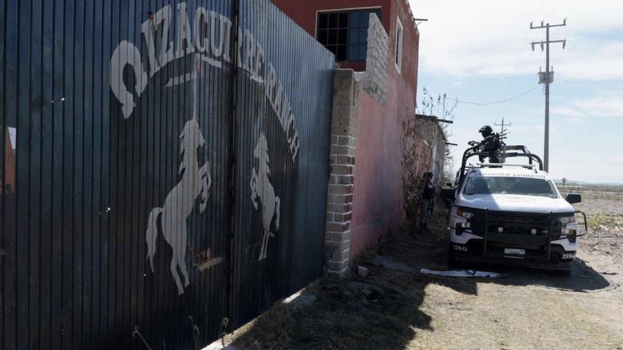 Un presunto integrante del CJNG reveló a la televisión italiana haber incinerado a 250 personas en Teuchitlán, contradiciendo los peritajes de la FGR mientras colabora en secreto con colectivos de búsqueda.