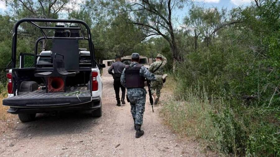 Elementos de la Agencia de Investigación Criminal, Guardia Nacional, Ejército Mexicano y Policía Civil Coahuila desplegaron un operativo en la zona del ejido San Isidro tras el reporte de presuntas detonaciones de arma de fuego contra trabajadores estadounidenses.
