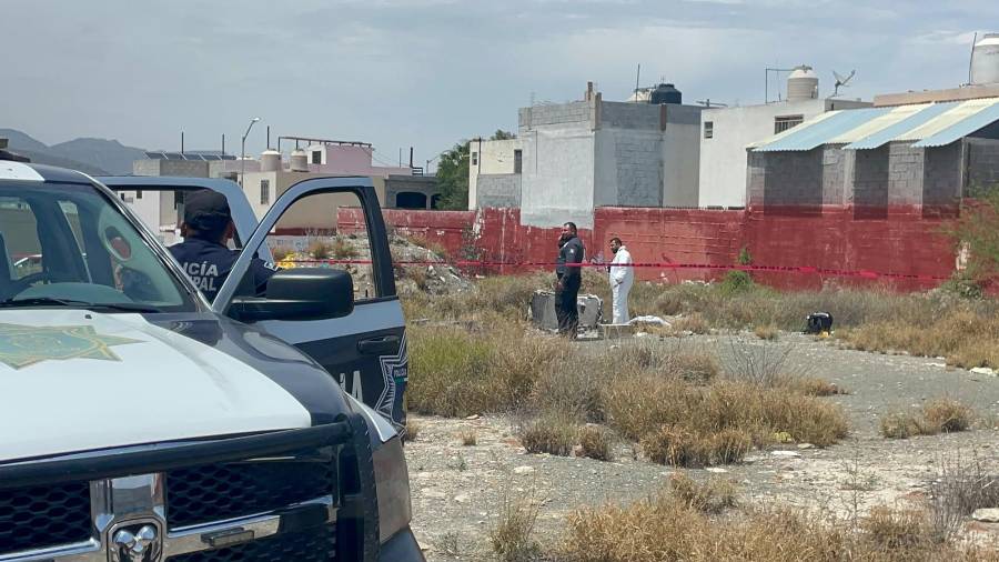 Elementos de distintas corporaciones acordonaron el área para preservar la escena mientras se efectuaban las investigaciones.