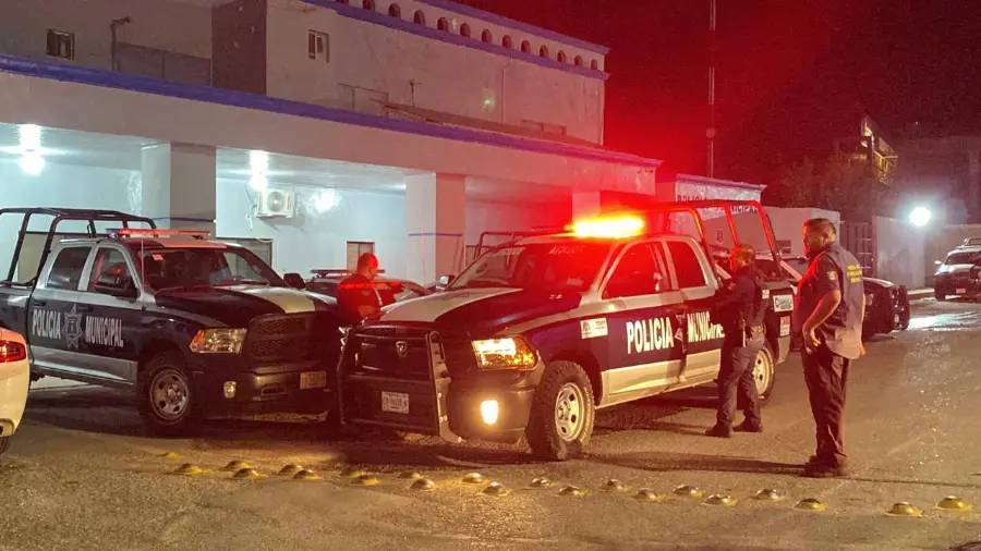 Diez personas fueron aseguradas por la Policía Municipal tras el enfrentamiento registrado por el supuesto cobro de una deuda.