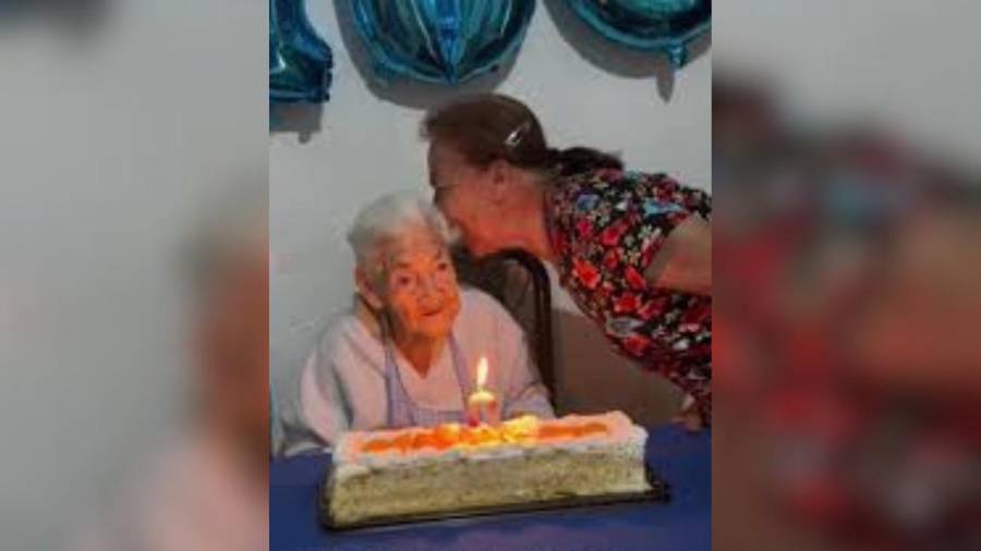 Internet y TikTok están de luto, luego que se confirmó el fallecimiento de la adulta mayor que se convirtió en todo un fenómeno, al ser reconocida por el popular meme de “Apaga la vela”.