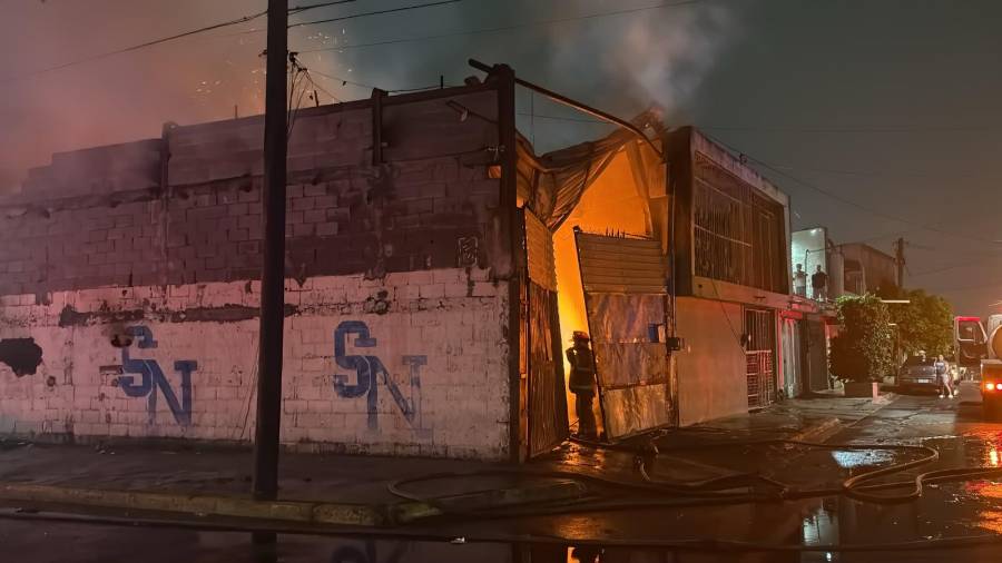 Incendio en tarimera provoca la evacuación de 45 personas en NL