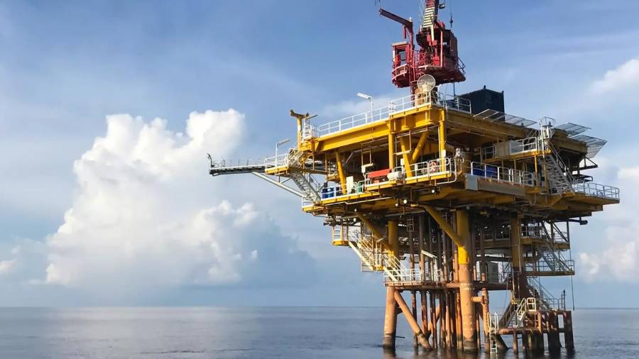 El petróleo Brent sube hasta casi 90 dólares por barril y genera preocupación por un posible shock energético global ante tensiones en Oriente Medio.