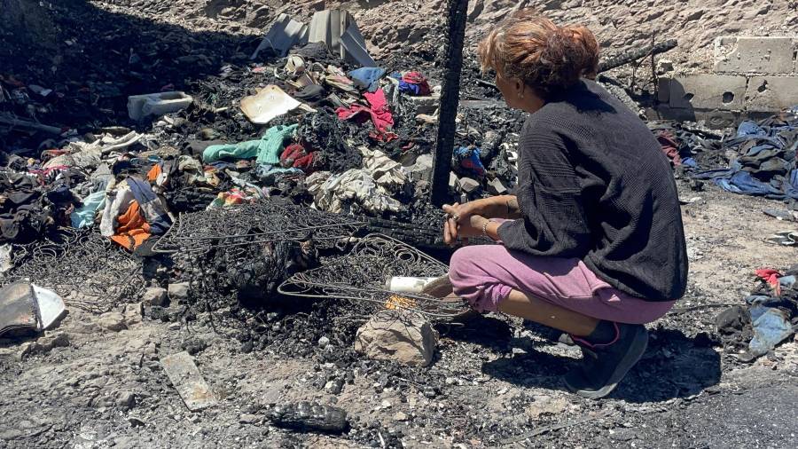 La propietaria del domicilio señaló que el fuego habría sido provocado por dos hombres que acudieron al lugar y posteriormente huyeron.
