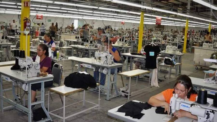 La celebración busca reconocer la labor de los trabajadores de la industria maquiladora, quienes participan en procesos de producción, ensamblaje y manufactura de diversos productos en la región fronteriza.